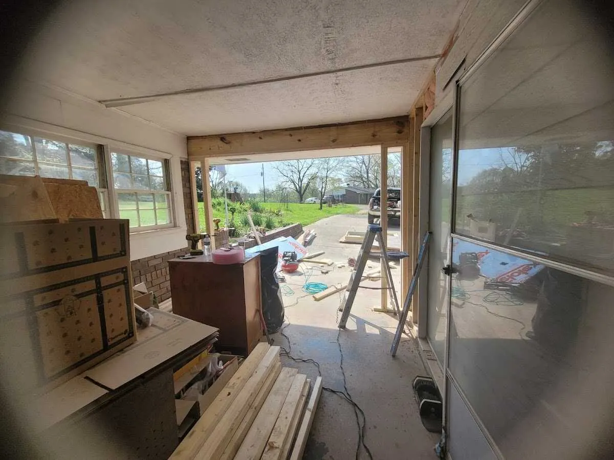 Air movers and dehumidifier for Water Mitigation Services in Edwardsville